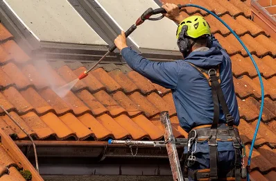 Démoussage et hydrofuge de toiture au Poët-Laval